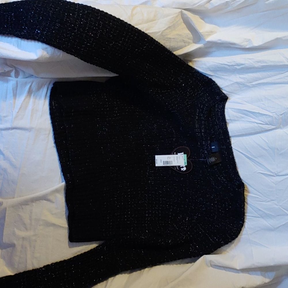 Cropped long sleeve sweater top